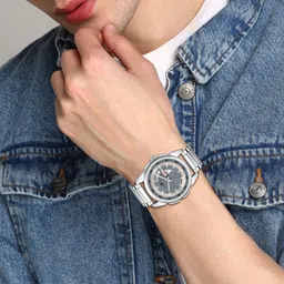 metronaut Elegant Grey Dial Round Shape Day & Date Functioning Stainless Steel Bracelet Premium Watch for Men/Boys Analog Watch - For Men MT-GR910-GYC image 4