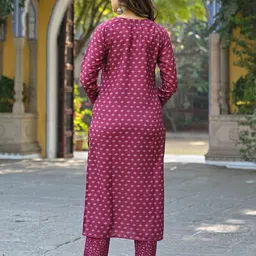 vaamsi Women's Maroon Rayon Blend Floral Straight Printed Kurta Pant With Dupatta Set | Office Wear Straight Kurta Set | Printed Salwar Suit For Women image 4