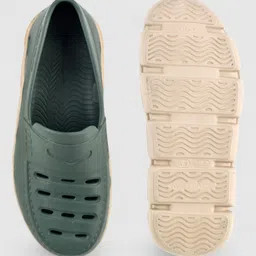 red tape Clogs For Men image 5