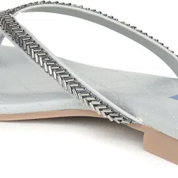 luxyfeel Women Flats Sandal image 5