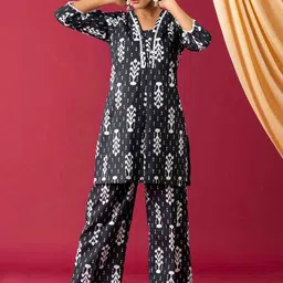 Laado - Pamper Yourself Floral Printed V-Neck Pure Cotton Straight Kurta With Palazzo-picture-5