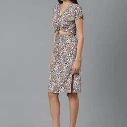 Kotty Floral Printed V-Neck Crop Top & Skirt image 3