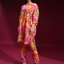 Vishudh Printed V Neck Tunic & Trousers Co-Ords image 4
