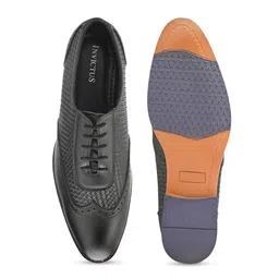 INVICTUS Men Black Textured Formal Oxfords image 3