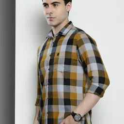 the indian garage co. Men Slim Fit Checkered Cut Away Collar Casual Shirt image 4