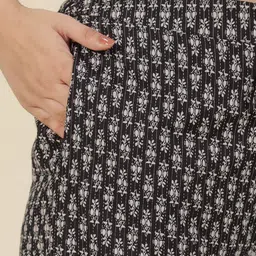 aramya Women Comfort Fit Black Pure Cotton Trousers image 4