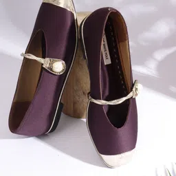 the white pole Women Bellies Sandal-picture-40