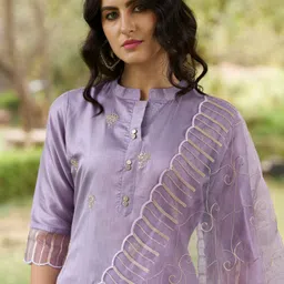 vredevogel Women Silk Blend Kurta Pant Dupatta Set image 3