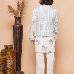Aj DEZInES Boys Floral Printed Pure Cotton Kurta With Trousers & Nehru Jacket image 2