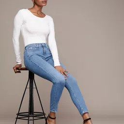 Calvin Klein Jeans Women Skinny Fit Light Fade Stretchable Mid-Rise  Jeans image 4