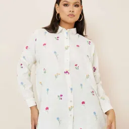 styli Women All Over Embroidered Linen Look Longline Shirt image 1