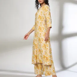 avaasa mix n' match Women Floral Print A-Line Kurta & Pants Set image 2