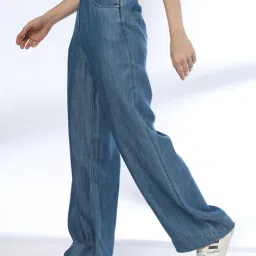 dnmx Women Lightly Washed Wide-Leg Jeans image 2