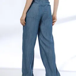 dnmx Women Lightly Washed Wide-Leg Jeans image 3