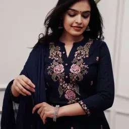 svaraa Women Embroidered Straight Kurta Set image 3