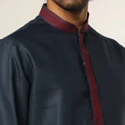 samav Slim Fit Cotton Kurta with Slip Pockets image 4