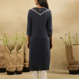 w Women Embroidered Straight Kurta image 4