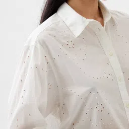 gap Women Schiffli Embroidered Slim Fit Shirt image 4