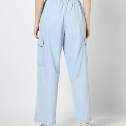yousta Women Lightly Washed Cargo Jeans image 4