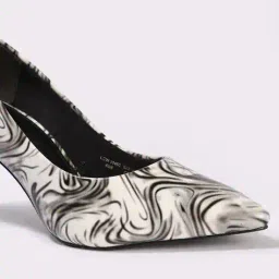 lee cooper Women Printed Pump-Heeled Sandals image 4