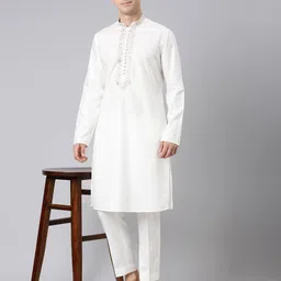 theethnic.co Men Embroidered Long Kurta image 5