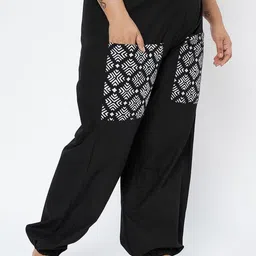 9rasa Plus Size Women Geometeric Block Printed Relaxed Loose Fit High-Rise Trouser image 3