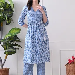 HERE&NOW Women Floral Printed Cotton A-Line Kurta with Trousers & Dupatta image 3