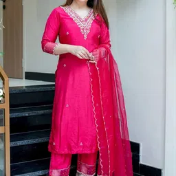 Vaidehi Fashion Women Ethnic Motifs Embroidered Regular Thread Work Chanderi Silk Kurta with Trousers & With-picture-12