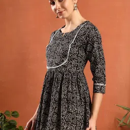 Da Vastraagaar Floral Print Cotton Top image 2