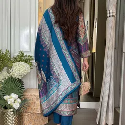 DIVASTRI Floral Printed Round Neck Straight Kurta with Trousers & Dupatta image 2