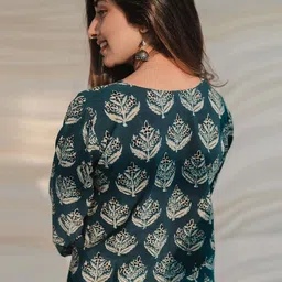 AMANISHA Women Blue Viscose Rayon Kurtas image 4