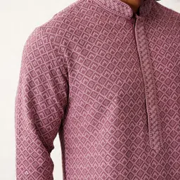 Jompers Men Geometric Embroidered Sequinned Kurta image 3