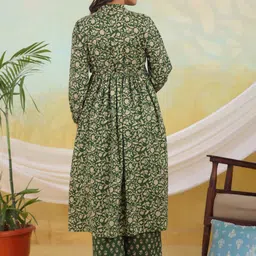 Ikk Kudi by Seerat Floral Printed Pleated Maternity Pure Cotton A-Line Kurta With Palazzos image 4