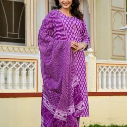 D K W Women Floral Printed Regular Pure Cotton Kurta with Trousers & With Dupatta-picture-28