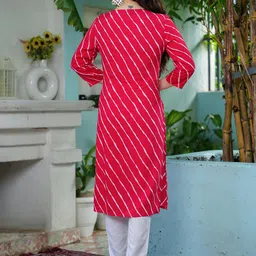 DIVASTRI Women Leheriya Printed Sequinned Kurta image 3