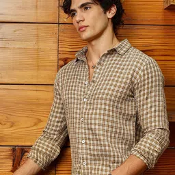 Campus Sutra Men Comfort Opaque Checked Casual Shirt image 4