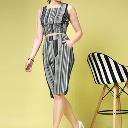 BEING NAUGHTY Striped Top With Capris Co-Ords image 2