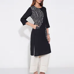 RANGMANCH BY PANTALOONS Geometric Printed Thread Work Straight Kurta image 2