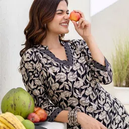 PURSHOTTAM WALA Floral Printed Straigt Kurta image 5