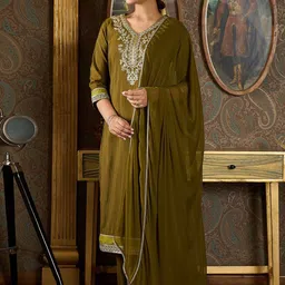 Indo Era Floral Embroidered Thread Work V Neck Kurta With Trousers & Dupatta image 5