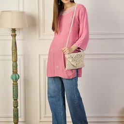 VredeVogel Women's Viscose Floral Embroidered Thread Work Straight Kurta image 3