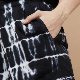 Ginger by Lifestyle Women Printed Shorts image 5