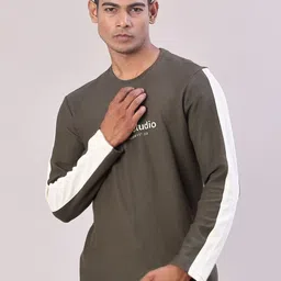 V-Mart Men Typography Colourblocked Slim Fit T-shirt-image-45