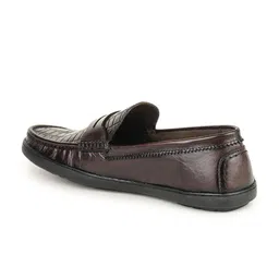BRITMEN Men Textured Leather Loafers image 2