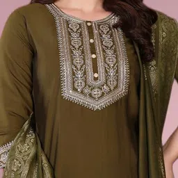 Milastru Women Floral Embroidered Sequinned Kurta with Trousers & Dupatta image 4