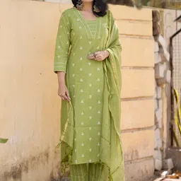 GoSriKi Women Geometric Printed Kurta with Trouser & Dupatta image 5