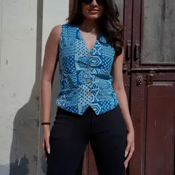 LIPS CROWN Geometric Print Top image 2