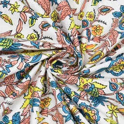 CLOTHOLOGY White & Cream-Coloured Floral 180 TC King Bedsheet with 2 Pillow Covers image 4