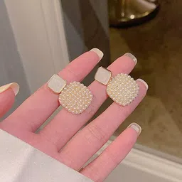 VAGHBHATT Gold-Plated Mother Of Pearls Studded and Pearls Beaded Drop Earrings image 5