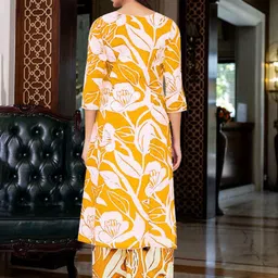 GoSriKi Women Floral Printed Regular Kurta with Palazzos image 3